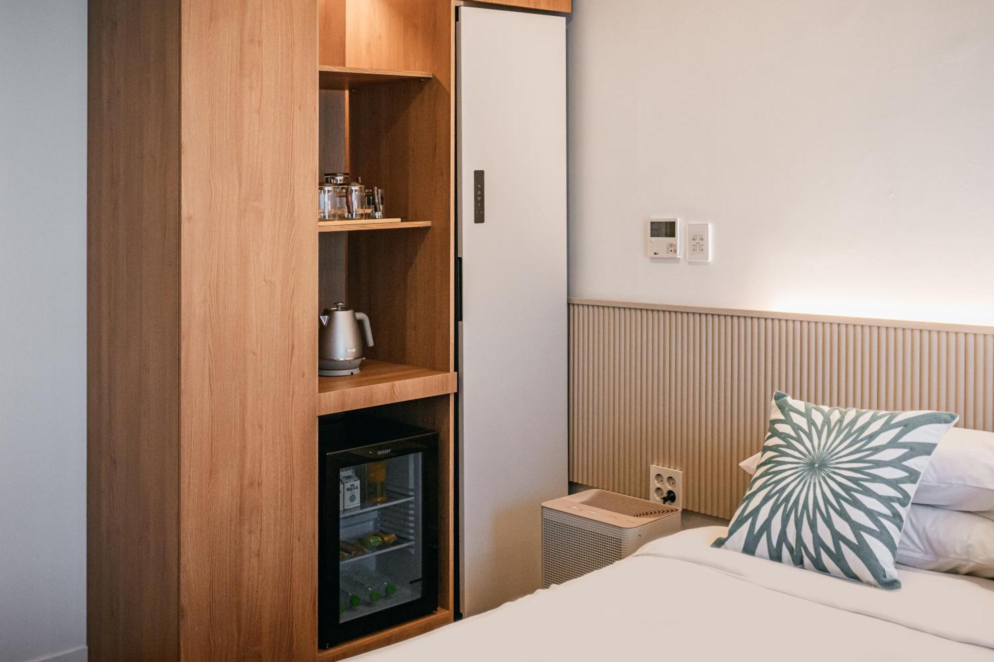 Hotel Yeon Сеогвипо Екстериор снимка