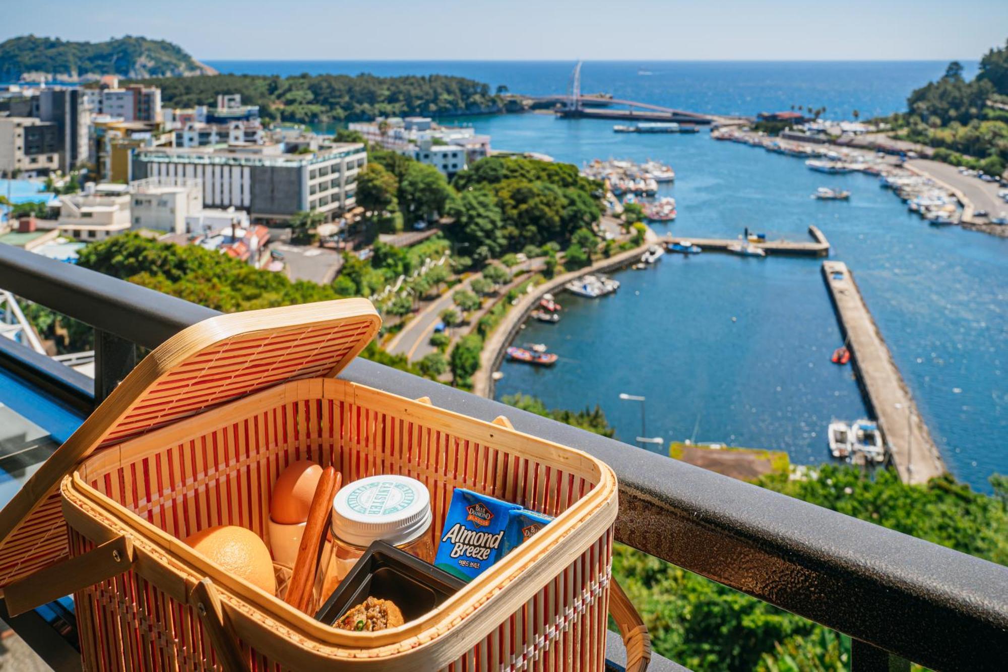 Hotel Yeon Сеогвипо Екстериор снимка