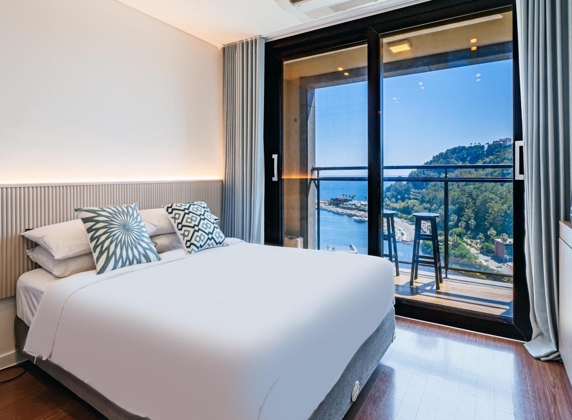 Hotel Yeon Сеогвипо Екстериор снимка